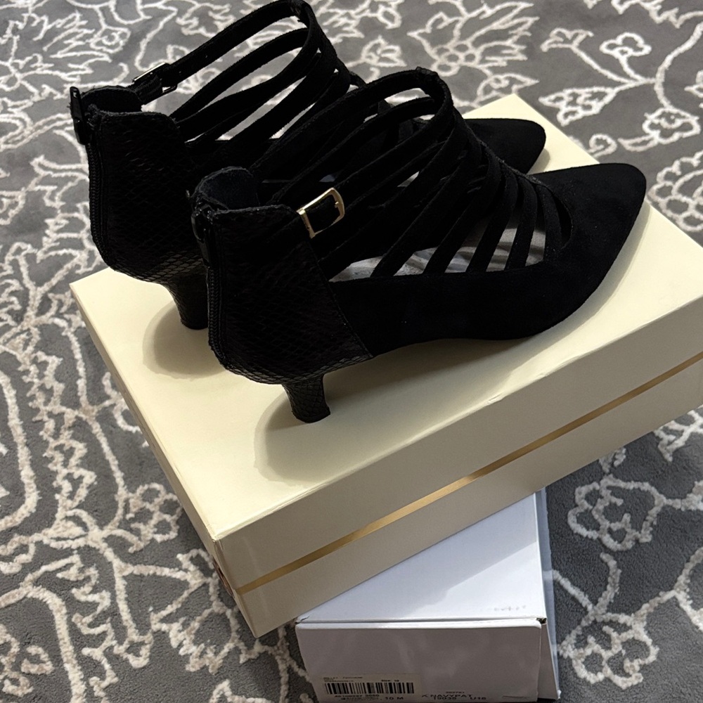 Rockport Black Heels Classic Design